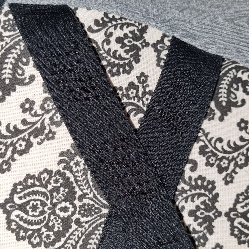 Nike dri-fit, grey singlet with black trims, stretchy material, size medium - Picture 4 of 6
